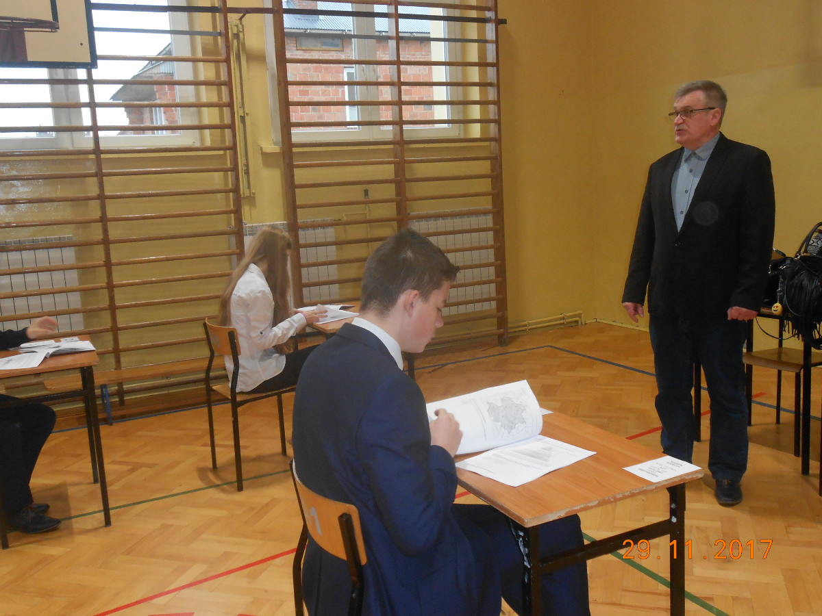 Listopad - Zespół Szkolno - Przedszkolny w Ślęzakach