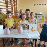 Powiększ zdjęcie Uczniowie klasy 2 podczas Pikniku zdrowia 