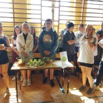 Powiększ zdjęcie Uczniowie klasy 8 podczas Pikniku zdrowia 