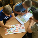 Powiększ zdjęcie Szóstoklasiści podczas zajęć