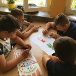 Powiększ zdjęcie Szóstoklasiści podczas zajęć
