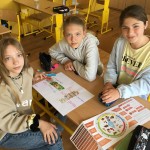 Powiększ zdjęcie Szóstoklasiści podczas zajęć
