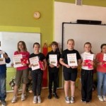 Powiększ zdjęcie Szkolny konkurs na wiosenną zakładkę i pocztówkę z motywem SKO - uczniowie klas IV-VI