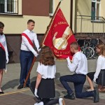 Powiększ zdjęcie Uroczyste przekazanie sztandaru Publicznej Szkoły Podstawowej im. Kardynała Stefana Wyszyńskiego nowemu pocztowi sztandarowemu